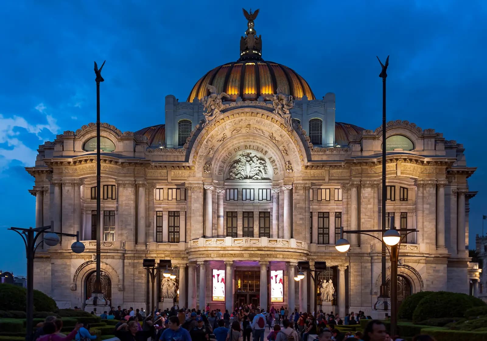 Palacio de Bellas Artes at nightfall, Mexico City